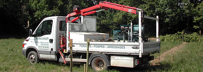 Grue pour extraction des pompes immergées